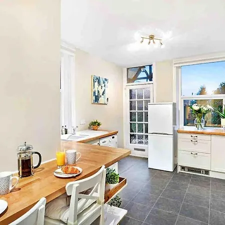 The Stanley 1 Bedroom Dog Friendly Patio Apartment *